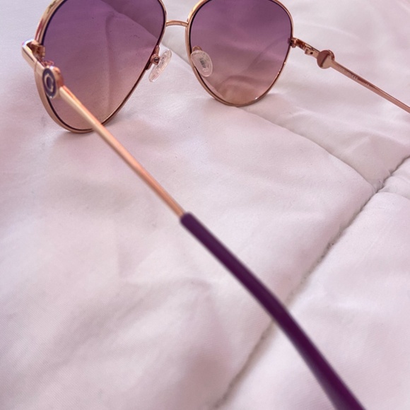 GUESS Classic-Shaped Purple Tinted Gold-Framed Aviator Sunglasses - Picture 3 of 5
